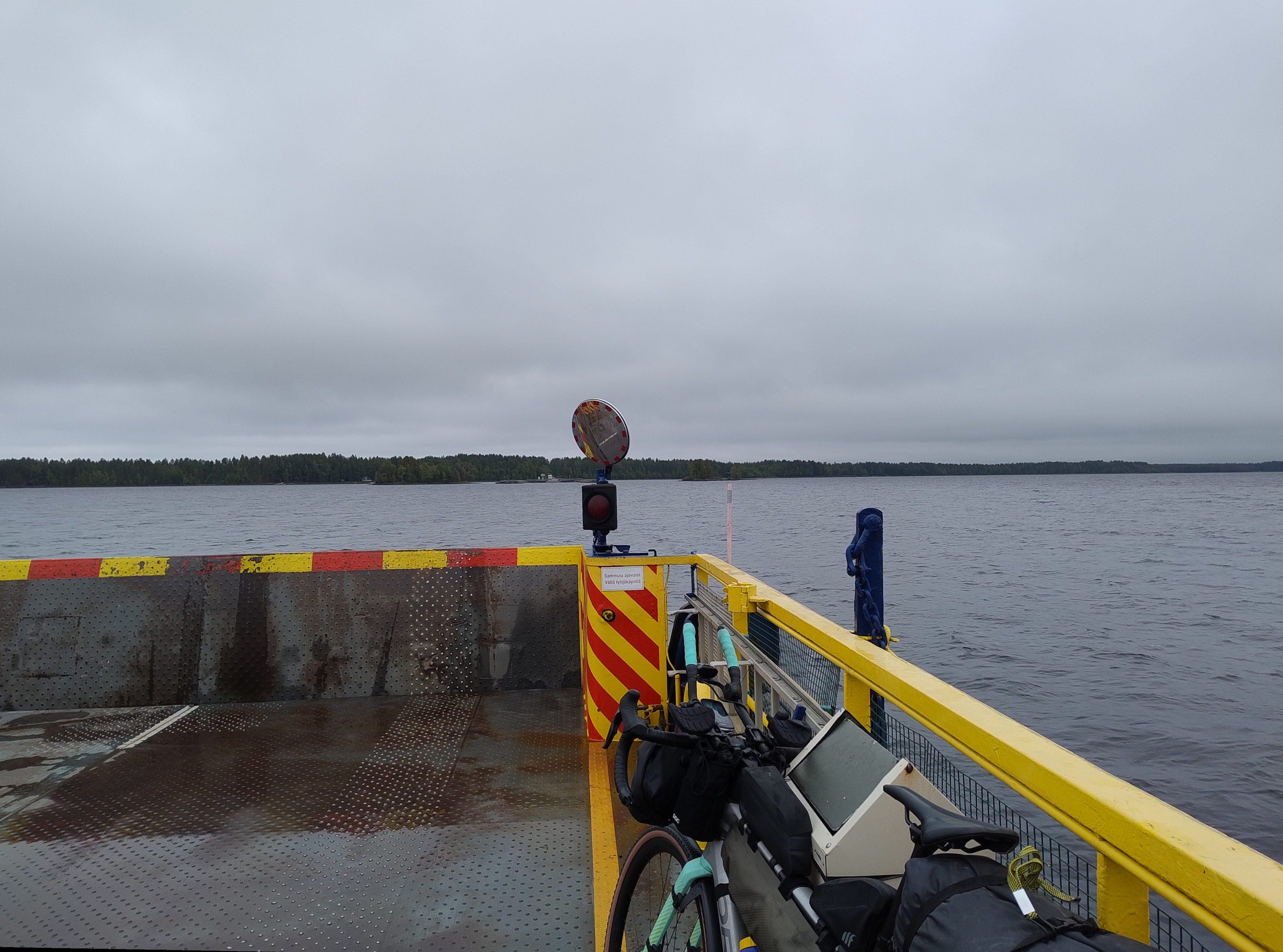Polkupyörä lossin kyydissä